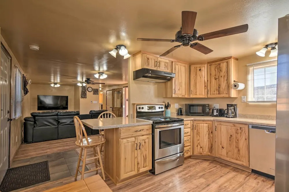 Cozy Home w/ Canyon Views: 2 Mi to Grand Staircase