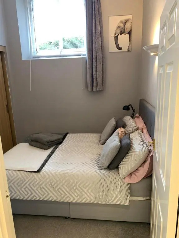 County House City Centre with parking Sleeps 4
