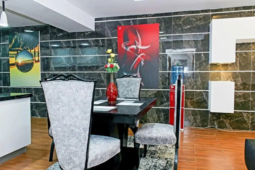 Lovely 2bdrm Condo with a Pool, Gym & Free Parking
