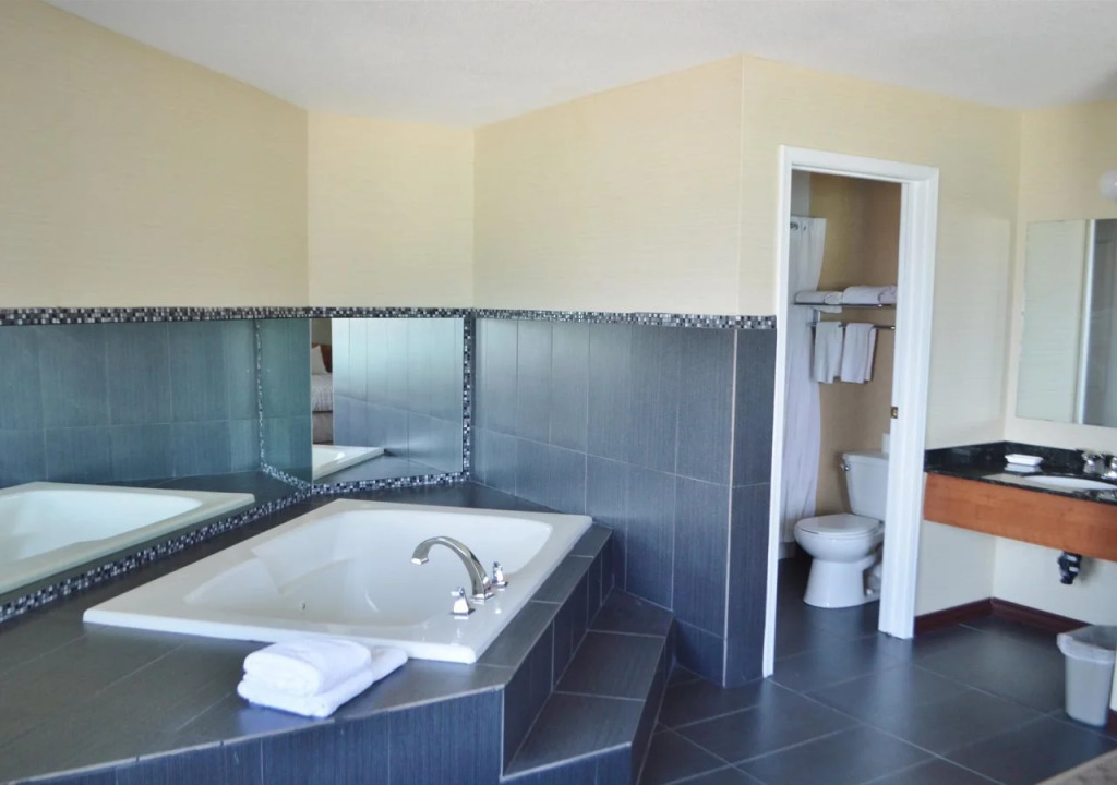 Rodeway Inn & Suites