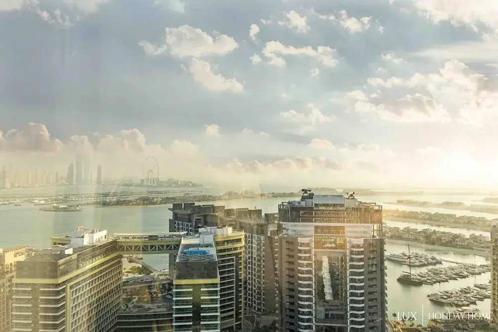 LUX Iconic Views at Palm Tower Suite 3