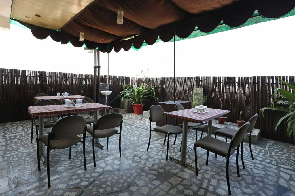 FabHotel Delhi Continental