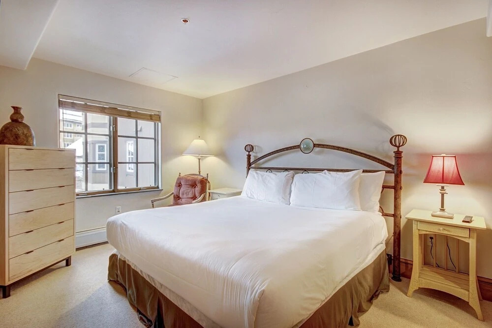 1BR Plus Den, Heart of Beaver Creek Village