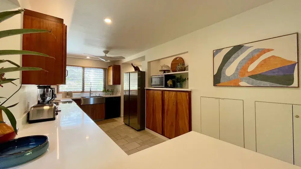 Sophisticated Oceanfront Retreat - Air-conditioned - Walk to Beach - Vrkcv