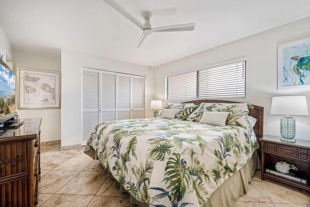 Kihei Beach, #406^ 1 Bedroom Condo by RedAwning