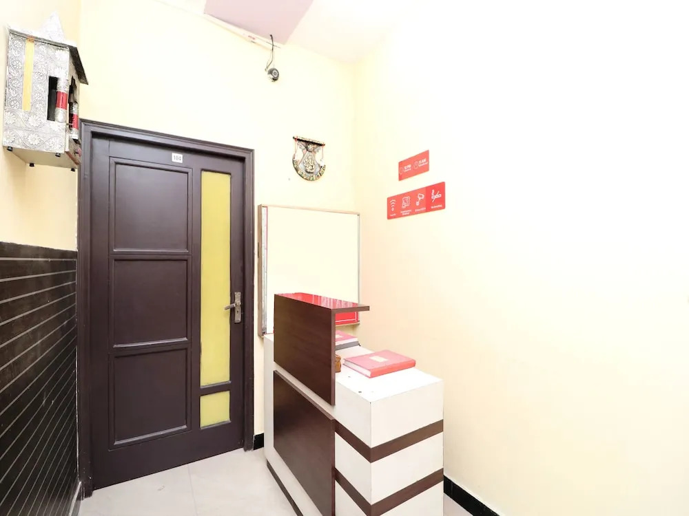 OYO 14860 Hotel Silver Star