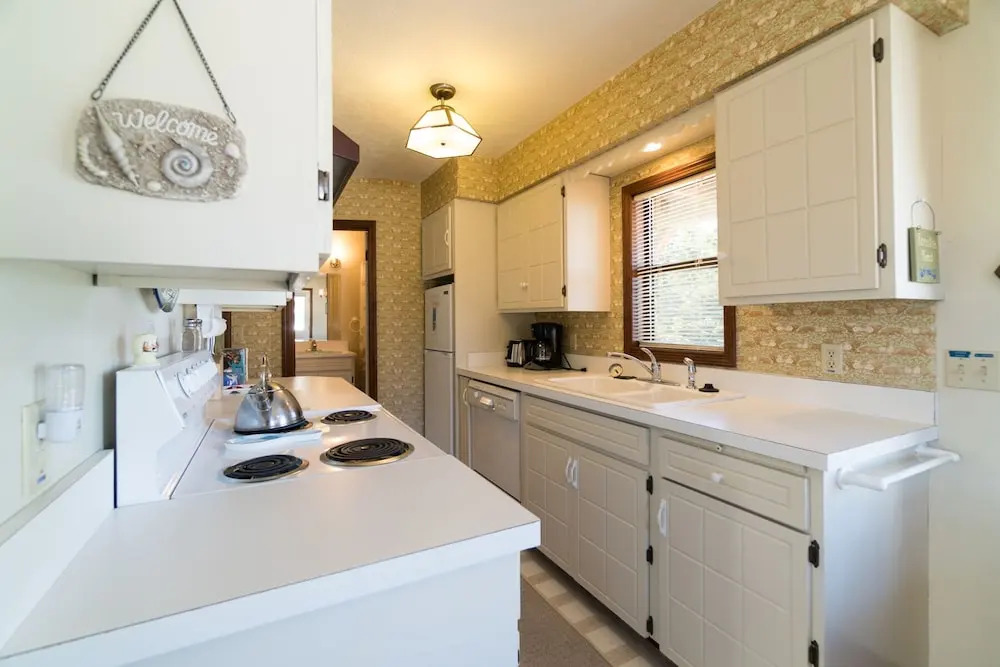 Betty's Beach Bungalow 2 Bedrooms 2 Bathrooms Home