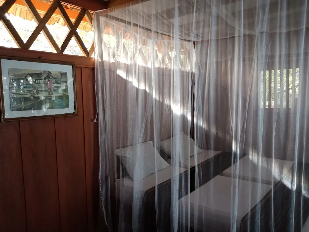 Hoga Island Dive Resort