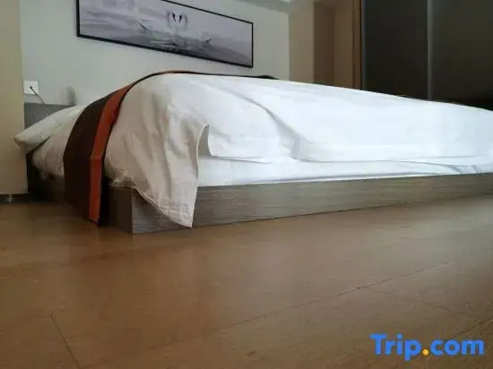 Happy Road Inn Collection Hotel (Hemu Lake)