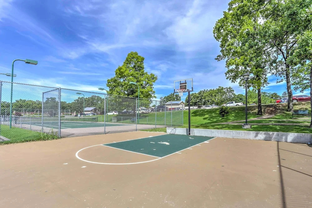 Family-friendly Condo ~ 3 Mi to Branson Landing