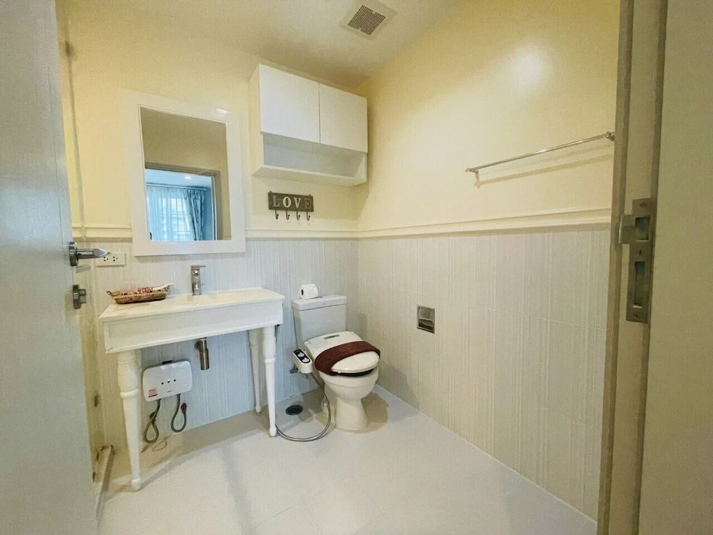 Summer Huahin Condo 2 Bedrooms Pool View Classic Room