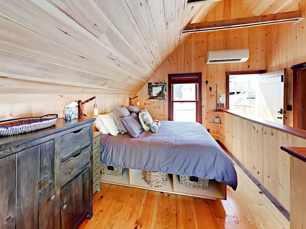The Coal Shack Harborfront Studio by RedAwning