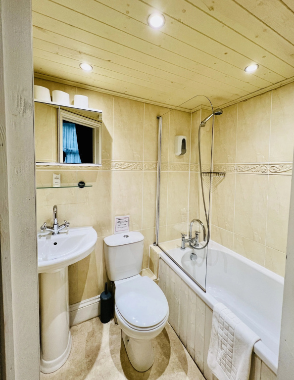 Ascot House Hotel