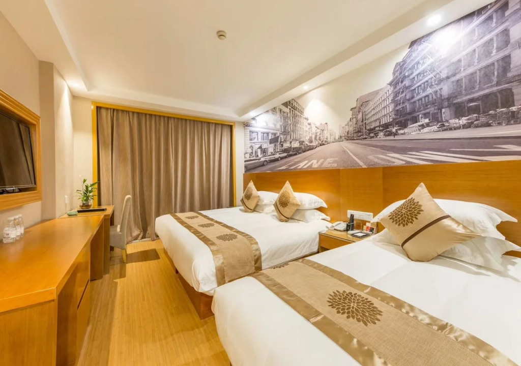 Yiwu Midi Hotel
