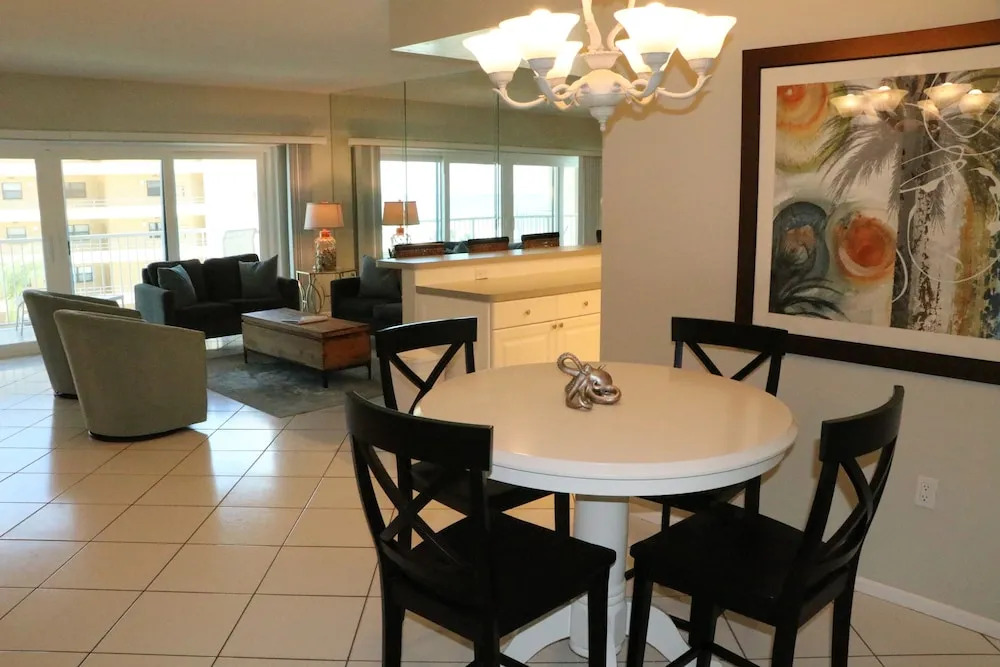 Jamaica Royale - T43 - 2 Br Condo