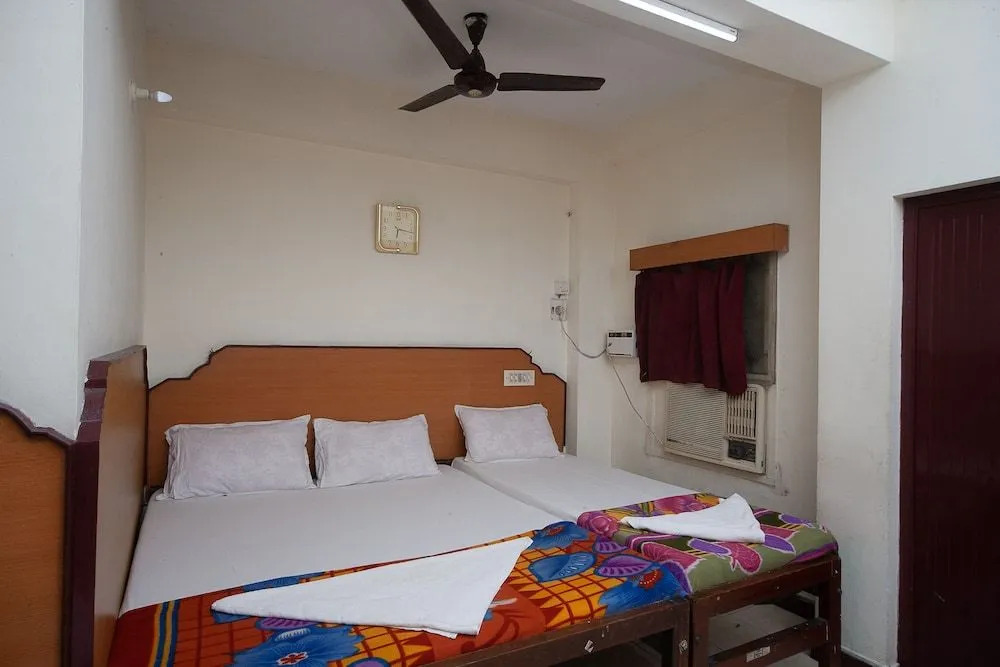 Spot On 38565 Hotel Surya