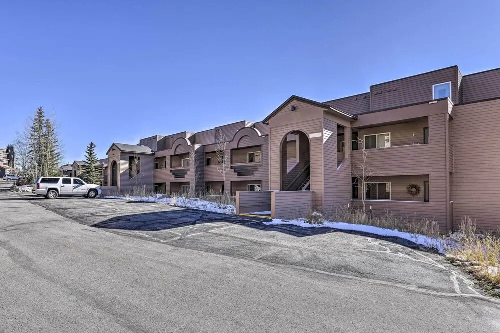 Condo w/ Views & Hot Tub Access in Silverthorne!