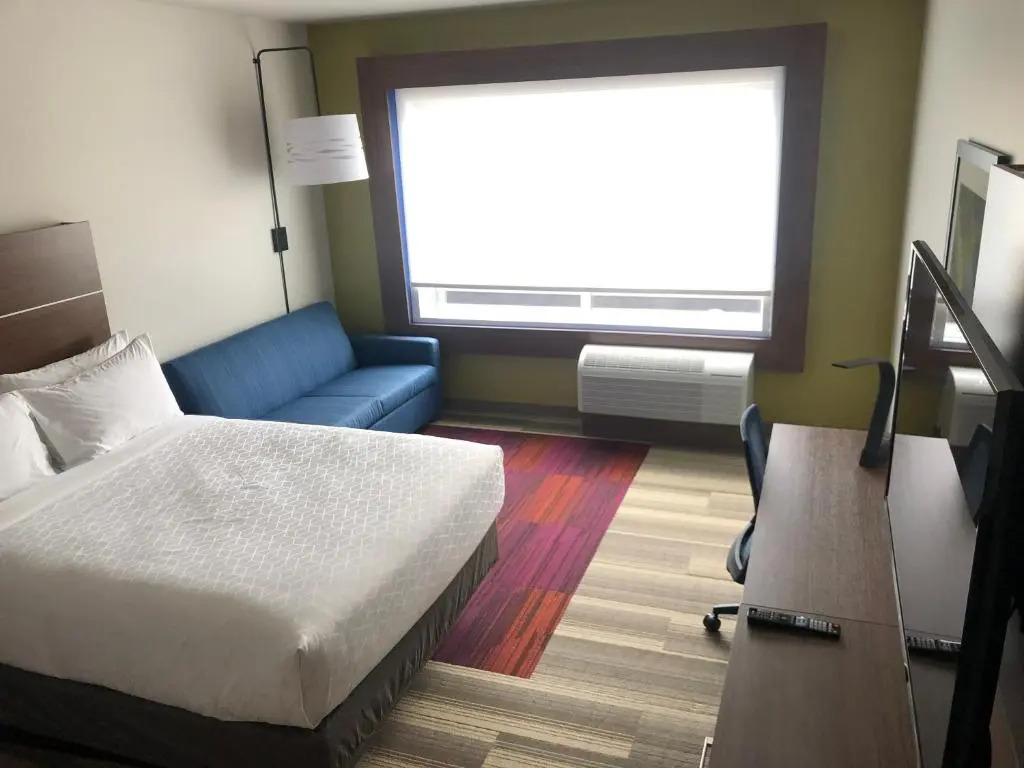 Holiday Inn Express & Suites - Madison West - Middleton by IHG