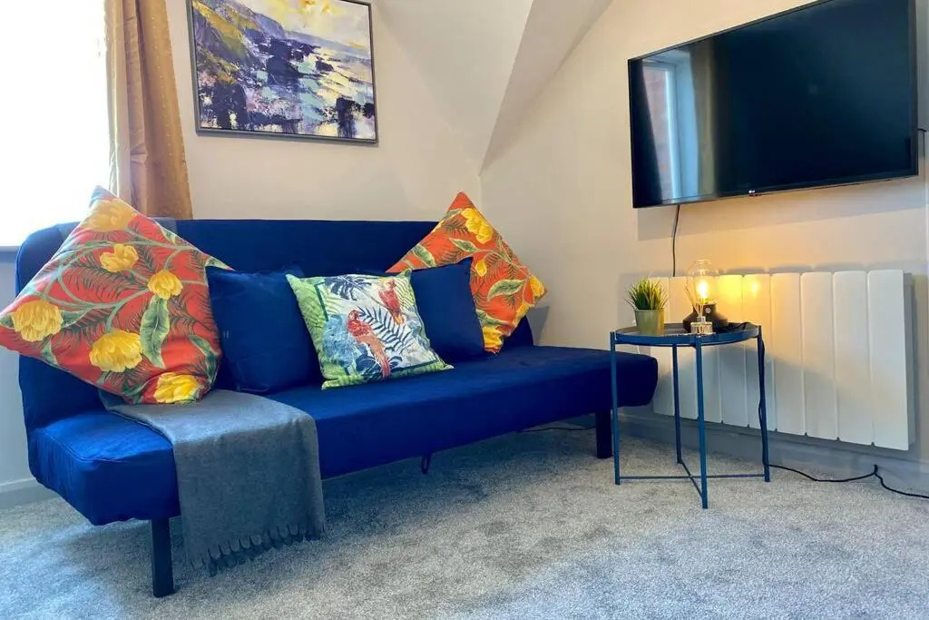 Stunning Apartment - 5 Minute Walk to the Best Beach! - Great Location - Parking - Netflix - Fast WiFi - Smart TV - Newly decorated - Close to Bournemouth & Poole Town Centre & Sandbanks