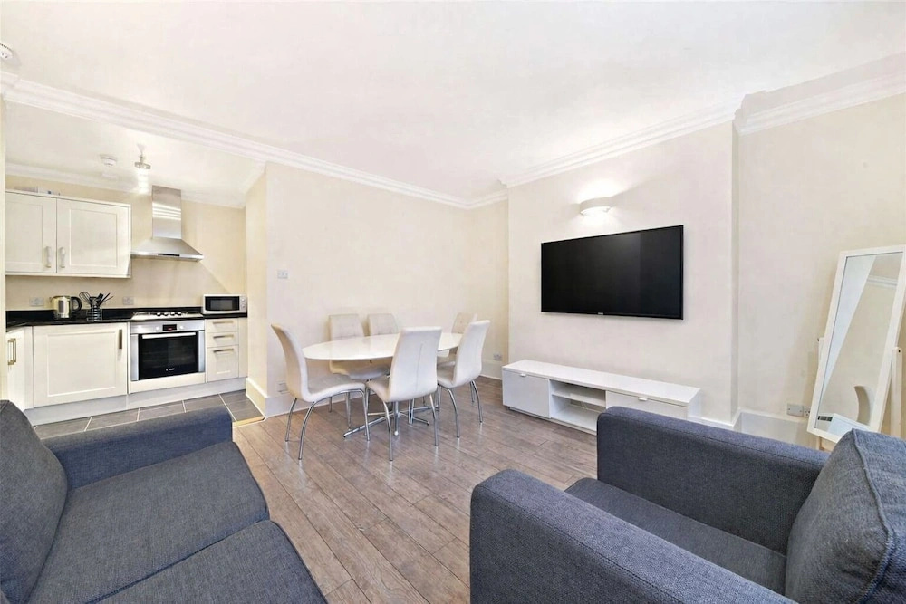 New Oxford Street Central Apartment