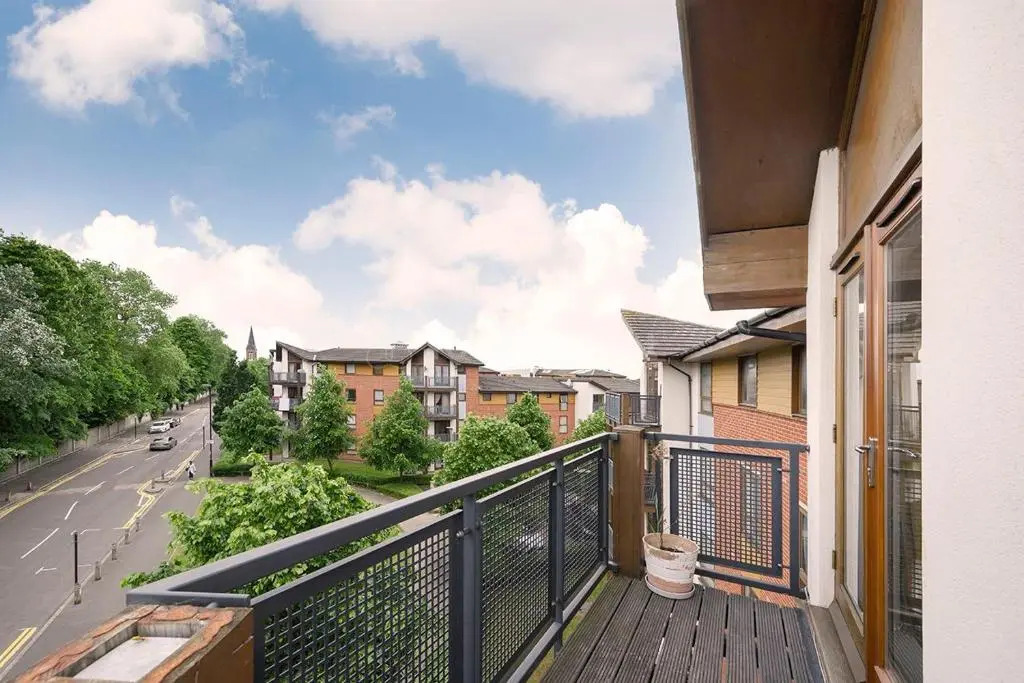 Modern 2 bed apartment in Croydon