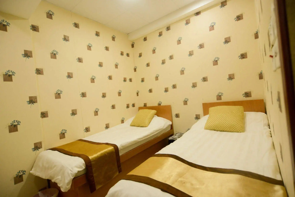 8 Days Boutique Hotel