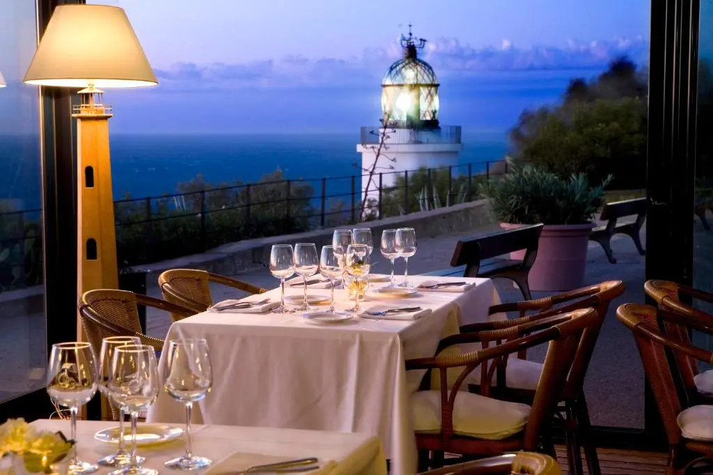 El Far Hotel Restaurant