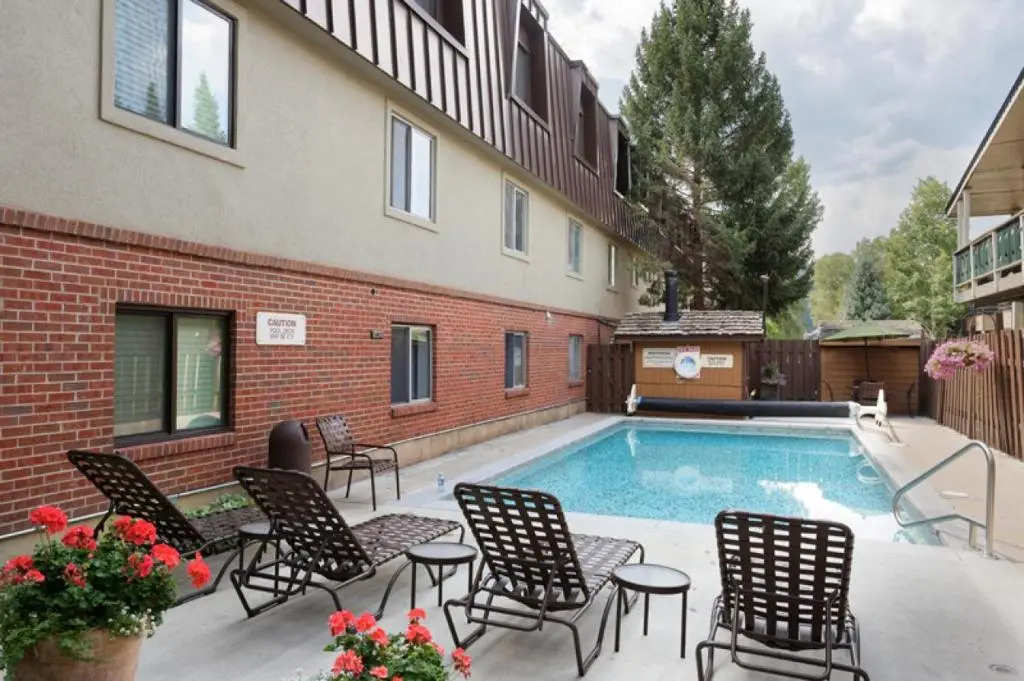 Silverglo Condominiums Unit 209