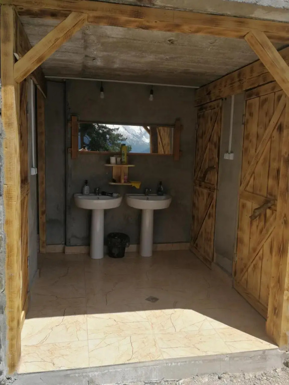 Heshkili huts Svaneti