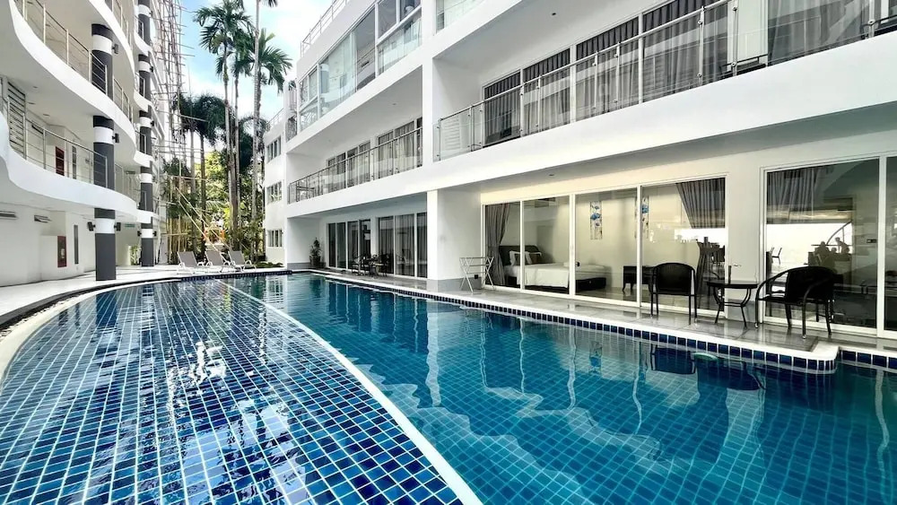B12a - 2 Bdr Condo With Pool Access, Karon Beach