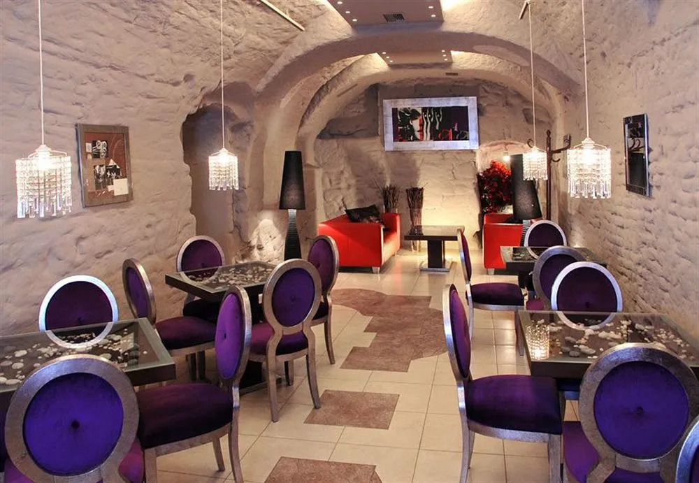 Vanilla Hotel