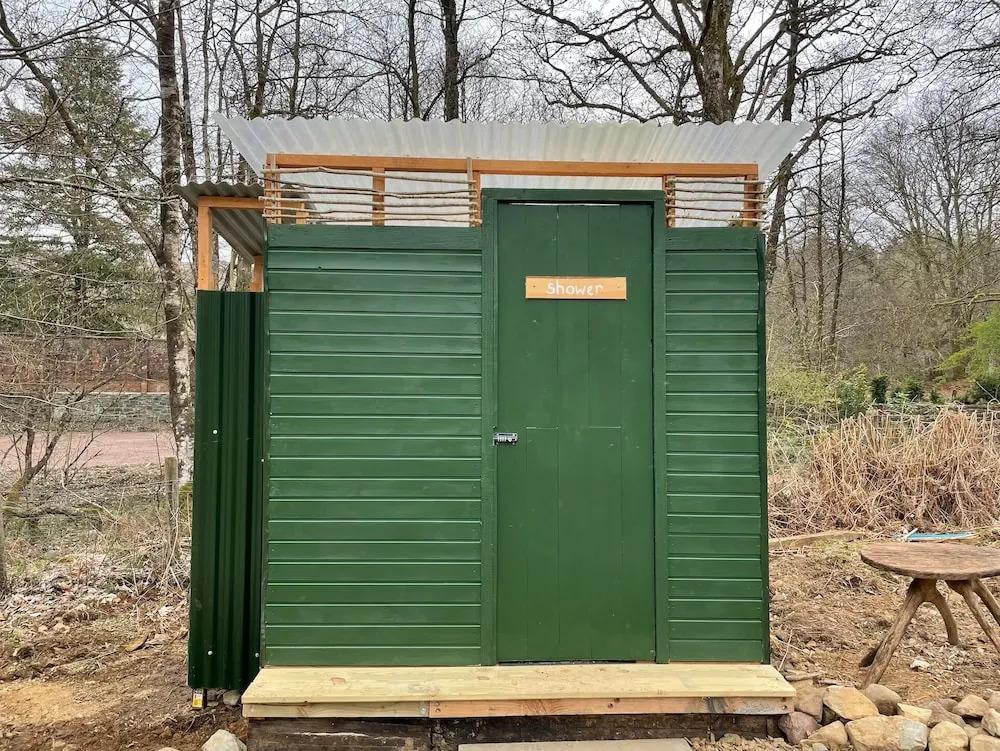 Cosy Woodland off Grid Shepherds Hut - Rowan
