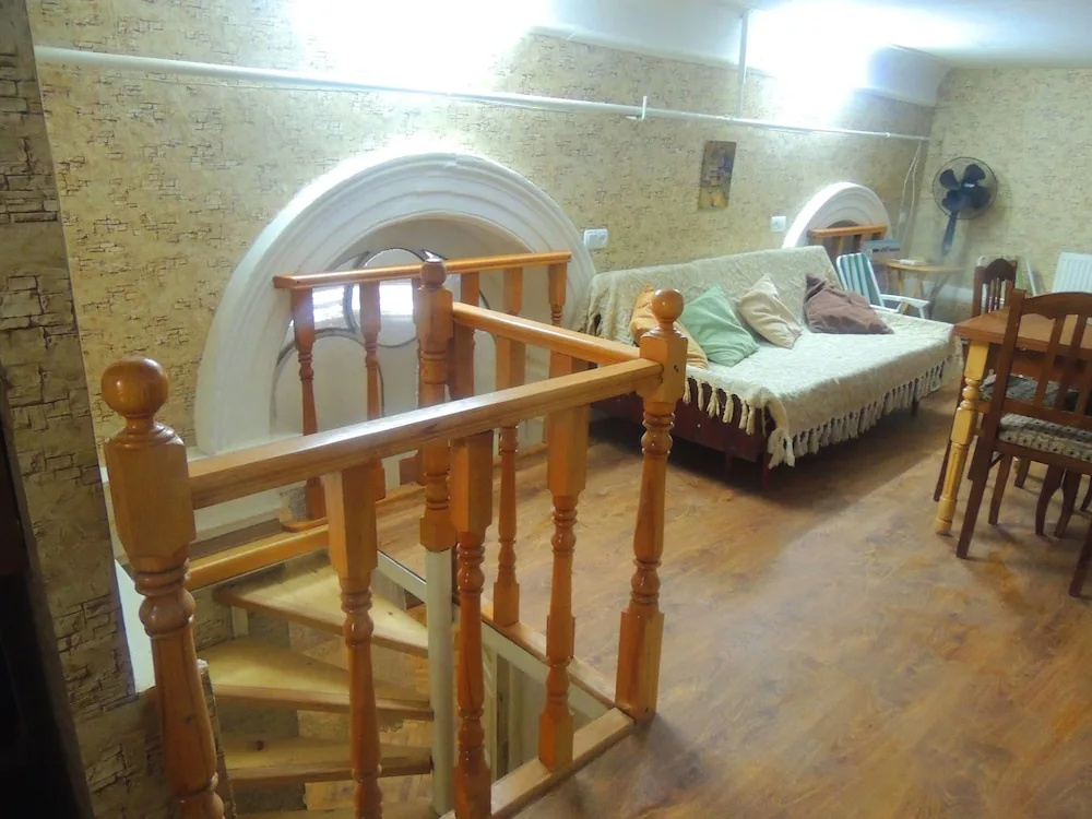Leon Rooms