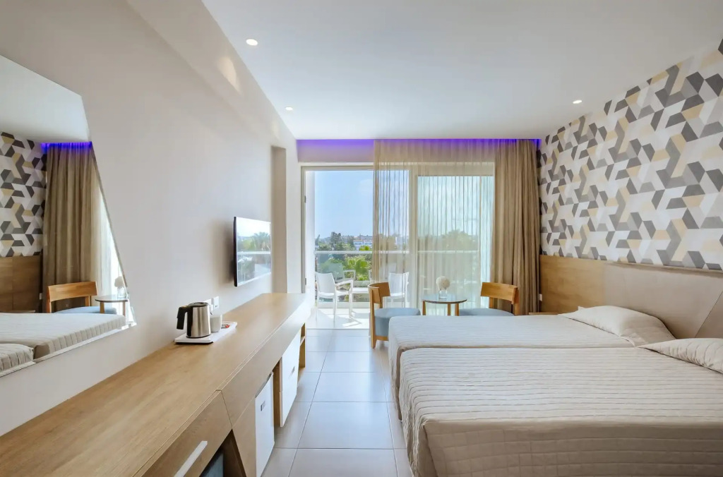 Seasons Hotel