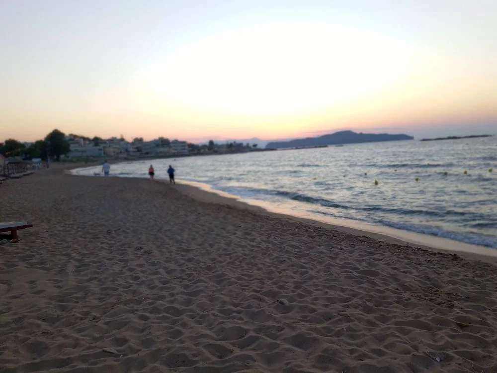 Astrinos Apt Simple, Cosy, Comfortable, Near the Beach