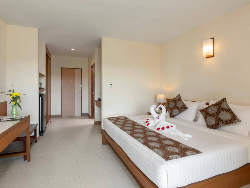 Chaiyapruek Suites