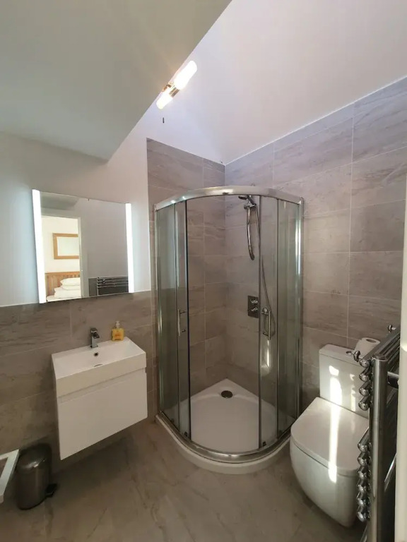 Modern Kings Road Executive Apartment
