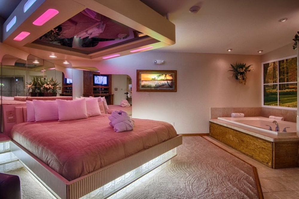 Sybaris Pool Suites Indianapolis