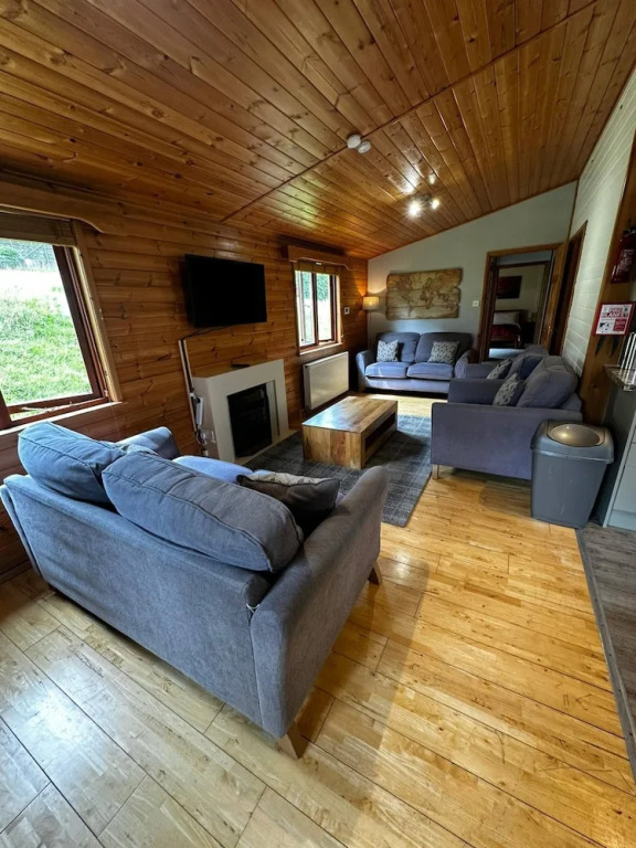Serene Watermouth Cabin Retreat With Hot Tub & Stunning Coastal Views