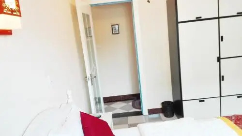 Xiajiao Metro Apartment