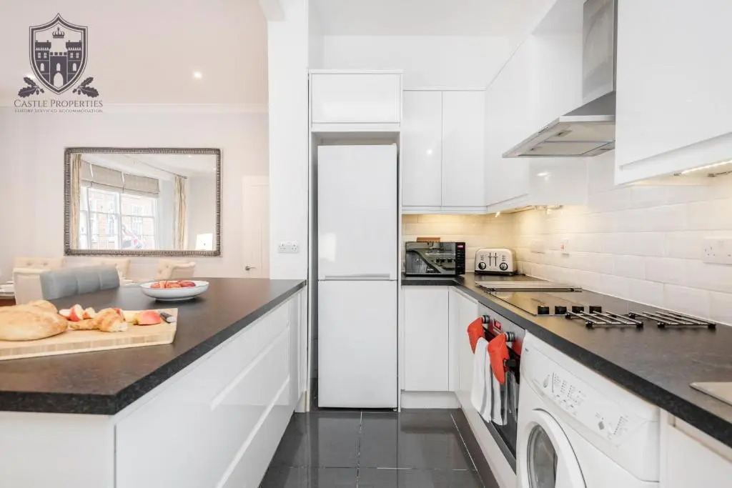 Castle Properties: The Sovereign 5 Bed Town House