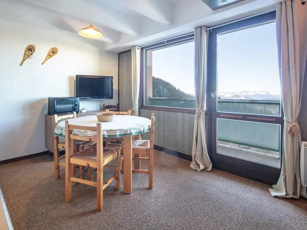 Apartment With Ski Access