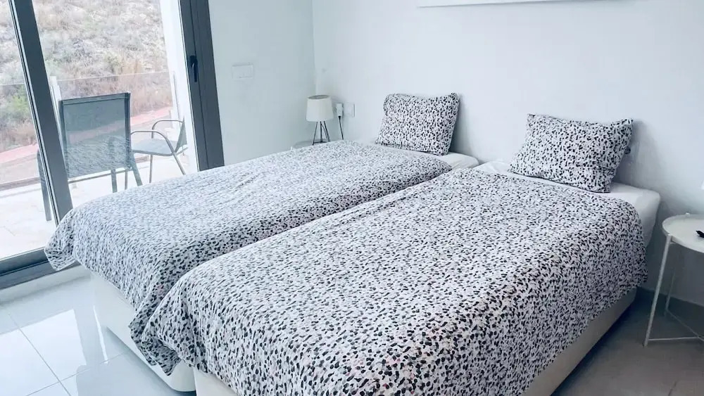 Spacious Villa in Villamartin for 6