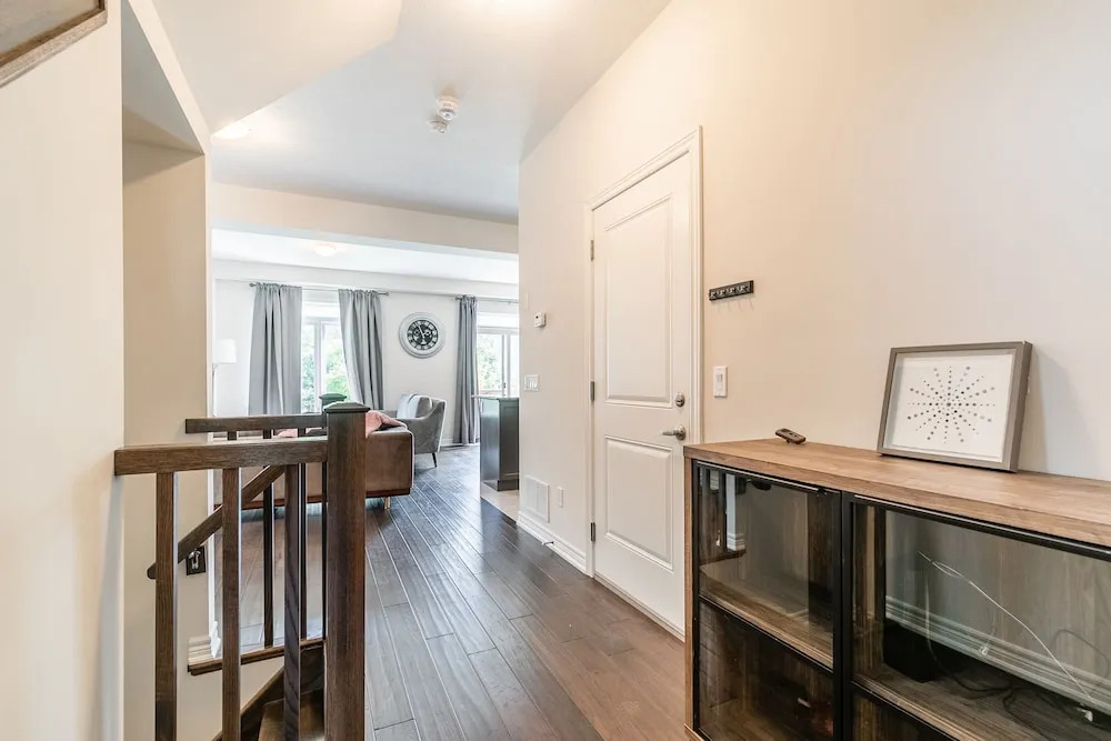 GLOBALSTAY. Modern Townhomes on Lake Ontario