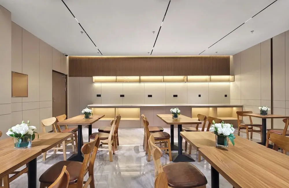 Jinglai Zhenxuan Shanghai Tongji Hospital Xincun Road Subway Station Hotel