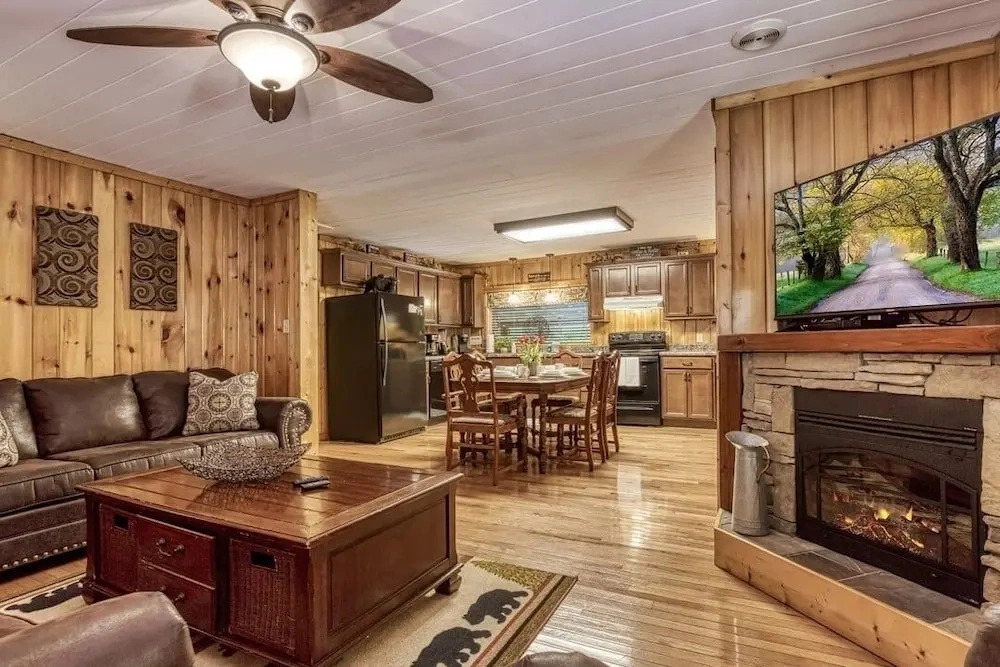 Bearly Rustic 2 Bedroom Cabin