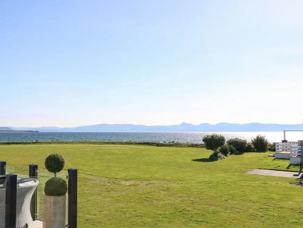 Seafront Holiday Home 2