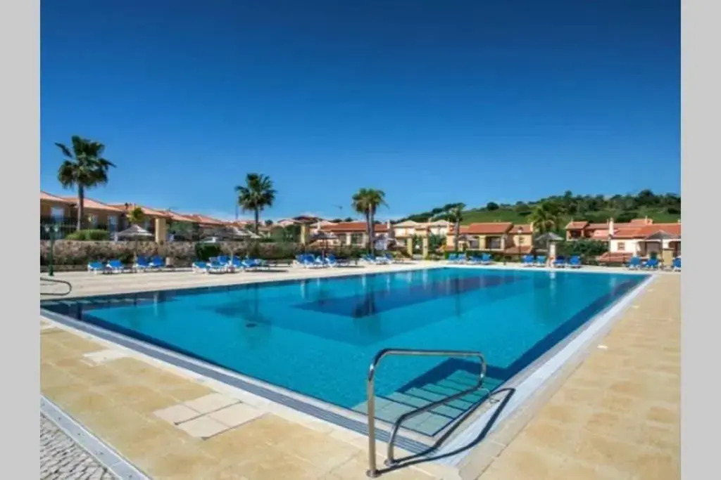 Luxury apartment with free use of pool, gym and spa