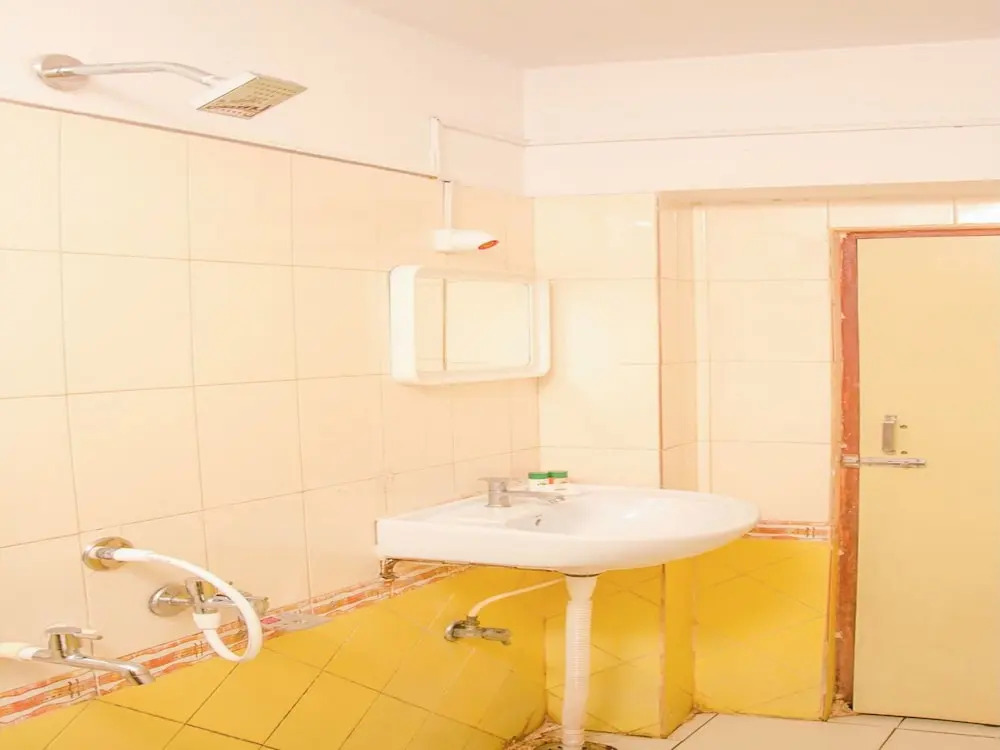 OYO 7666 Hotel SilverLine