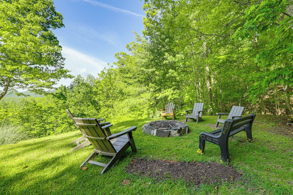 Mountain View Home: Hike, Raft, Golf + More!